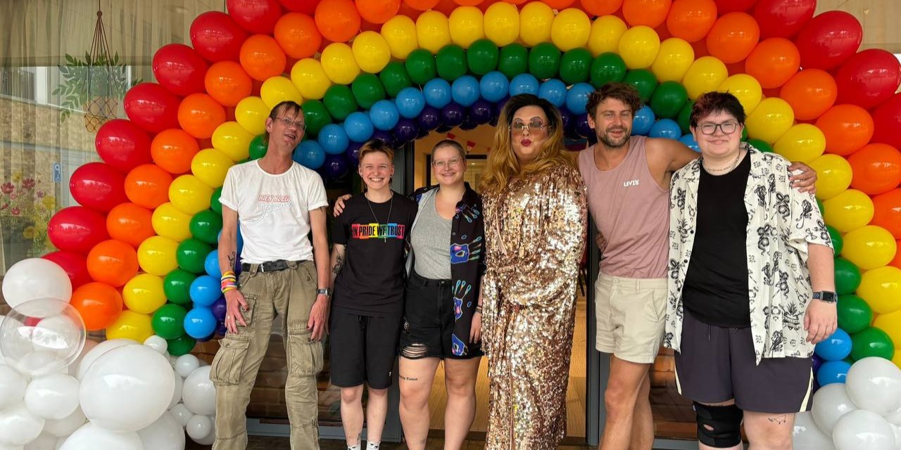 Foto: Pride 2024 Nunspeet afgesloten in wijkontmoetingscentrum De Binnenhof