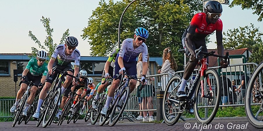 Foto: Swenne wint Ronde van Elspeet, Louwerensen neemt voorschot op winst Veluweklassement
