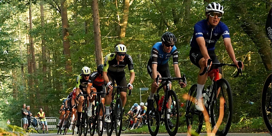 Foto: Swenne wint Ronde van Elspeet, Louwerensen neemt voorschot op winst Veluweklassement