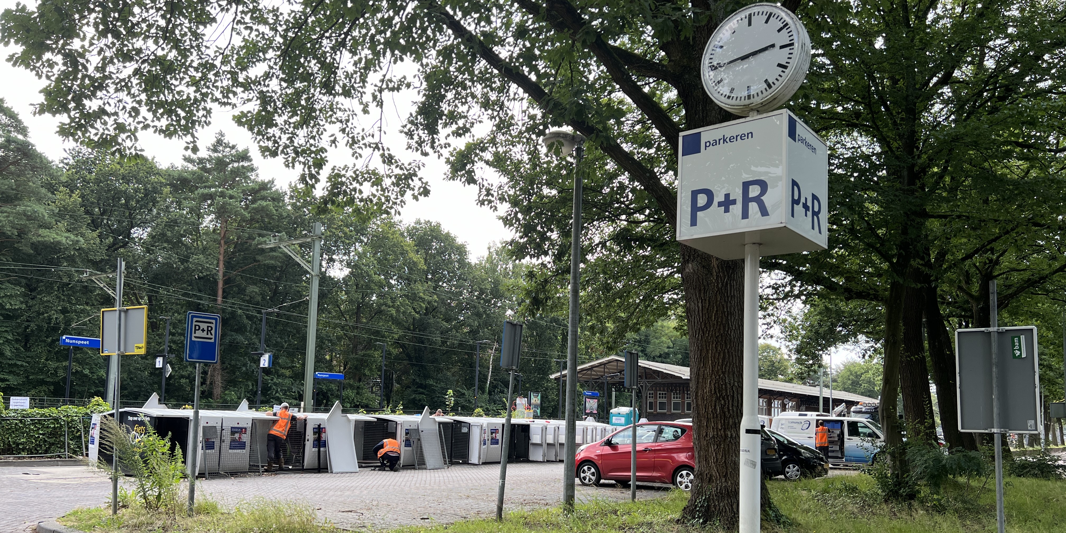 Foto: Verplaatsing fietskluizen volle gang