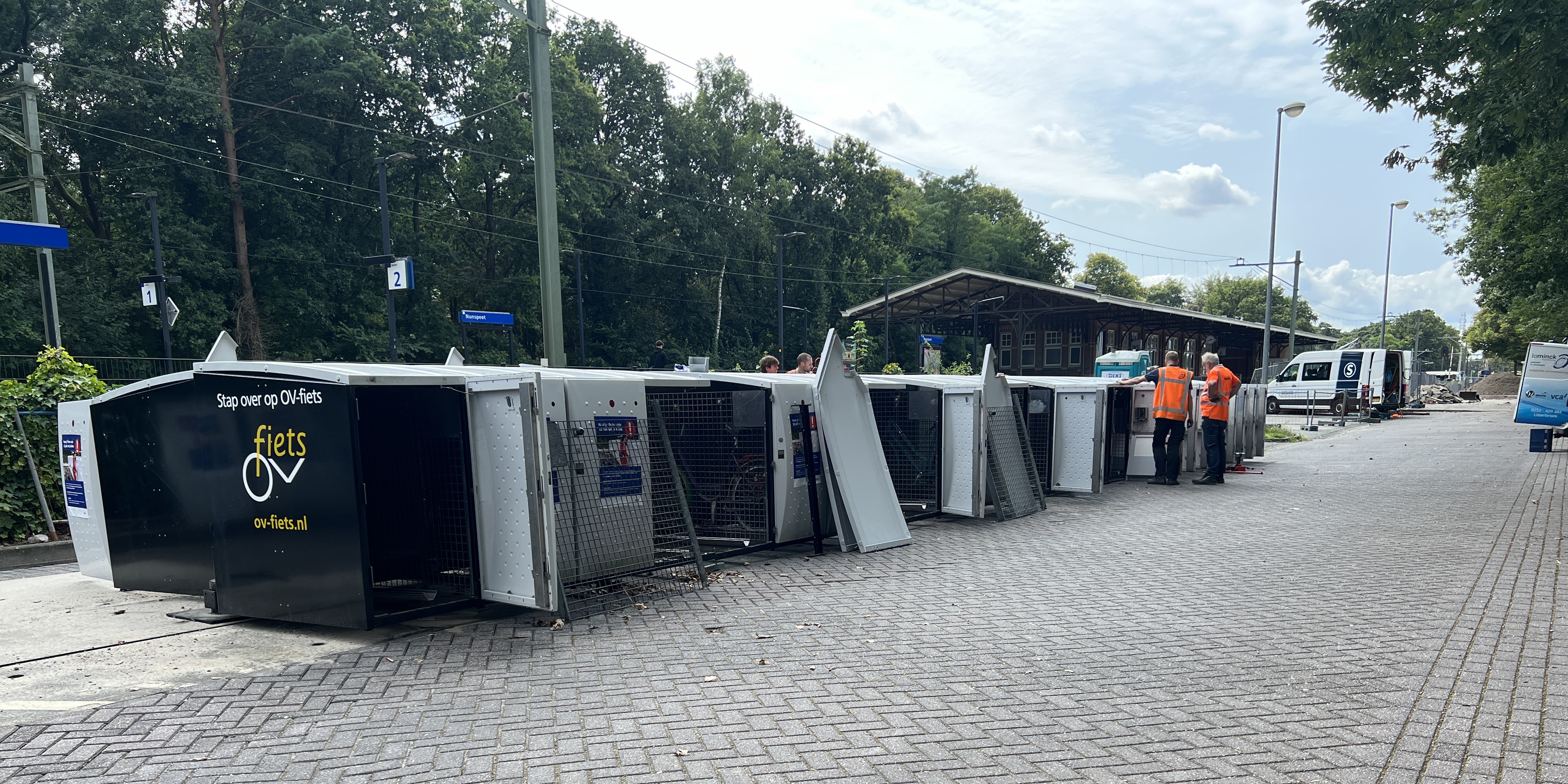 Foto: Verplaatsing fietskluizen volle gang