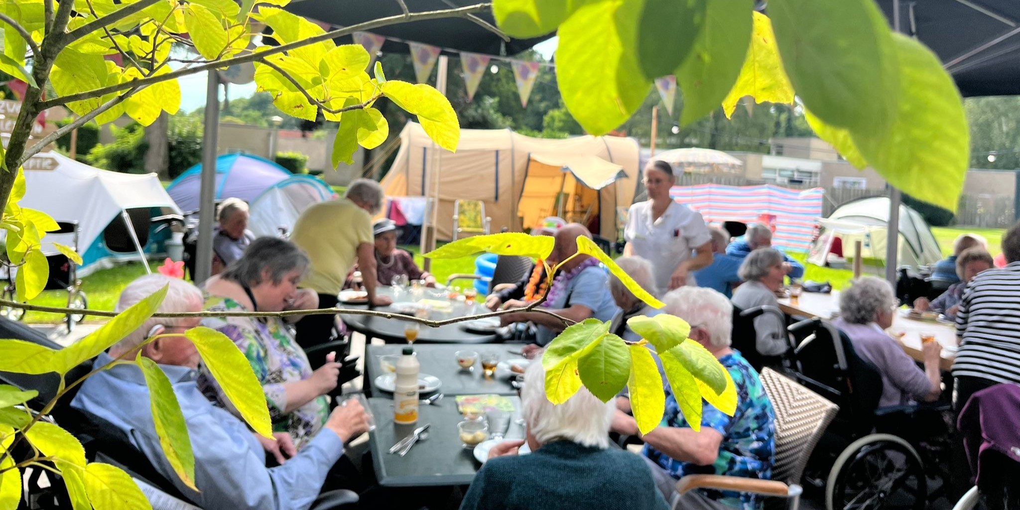 Foto: Herinneringen ophalen tijdens themaweek ‘Camping’ op De Bunterhoek