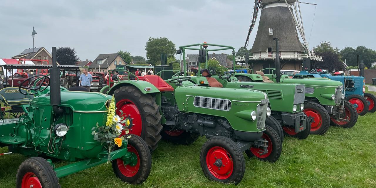 Foto: Oldtimers en oude ambachten bij Molen de Maagd in Hulshorst
