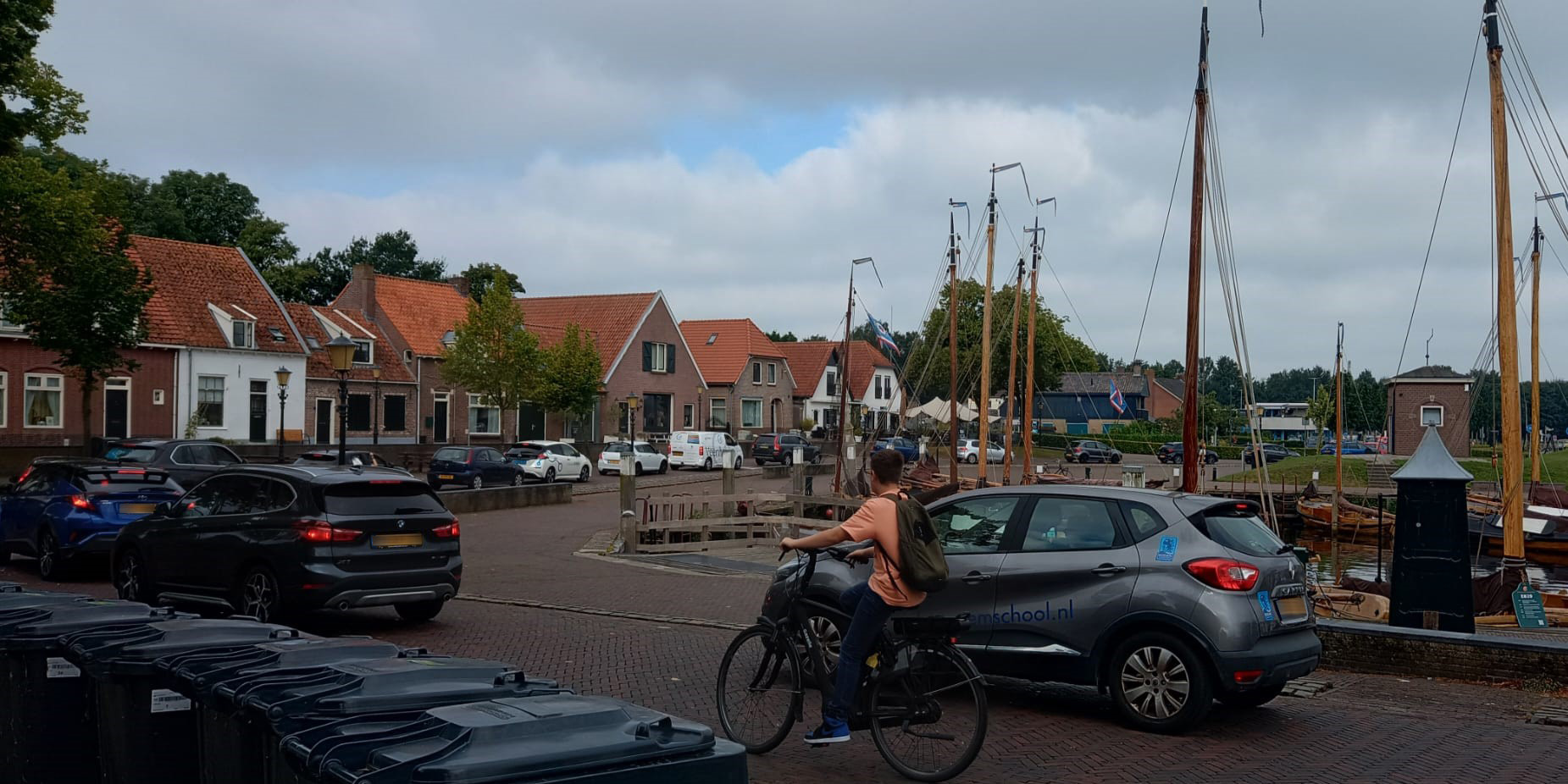 Foto: Lowlands bijna van start: files voor de camping