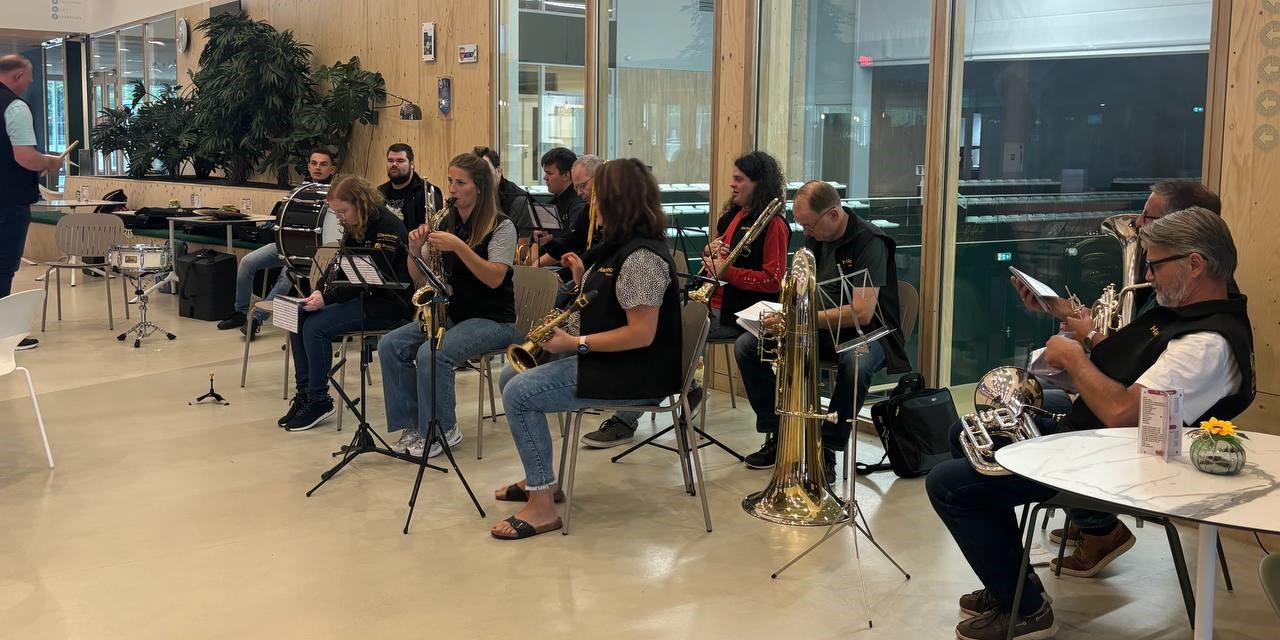 Foto: VIDEO: Zwemvierdaagse 2024 muzikaal afgesloten in Nunspeet