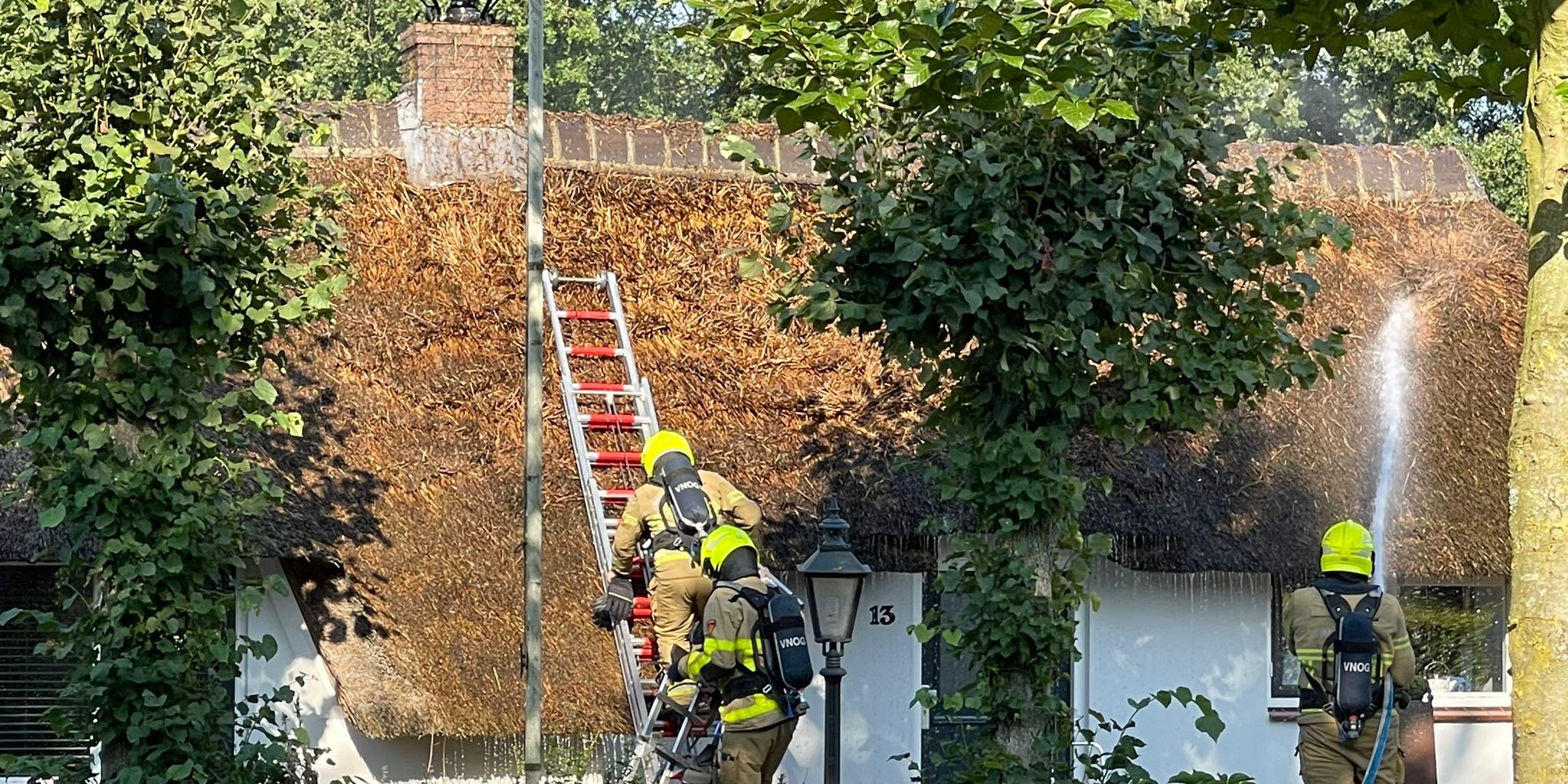 Foto: Snel optreden buurt voorkomt dakbrand