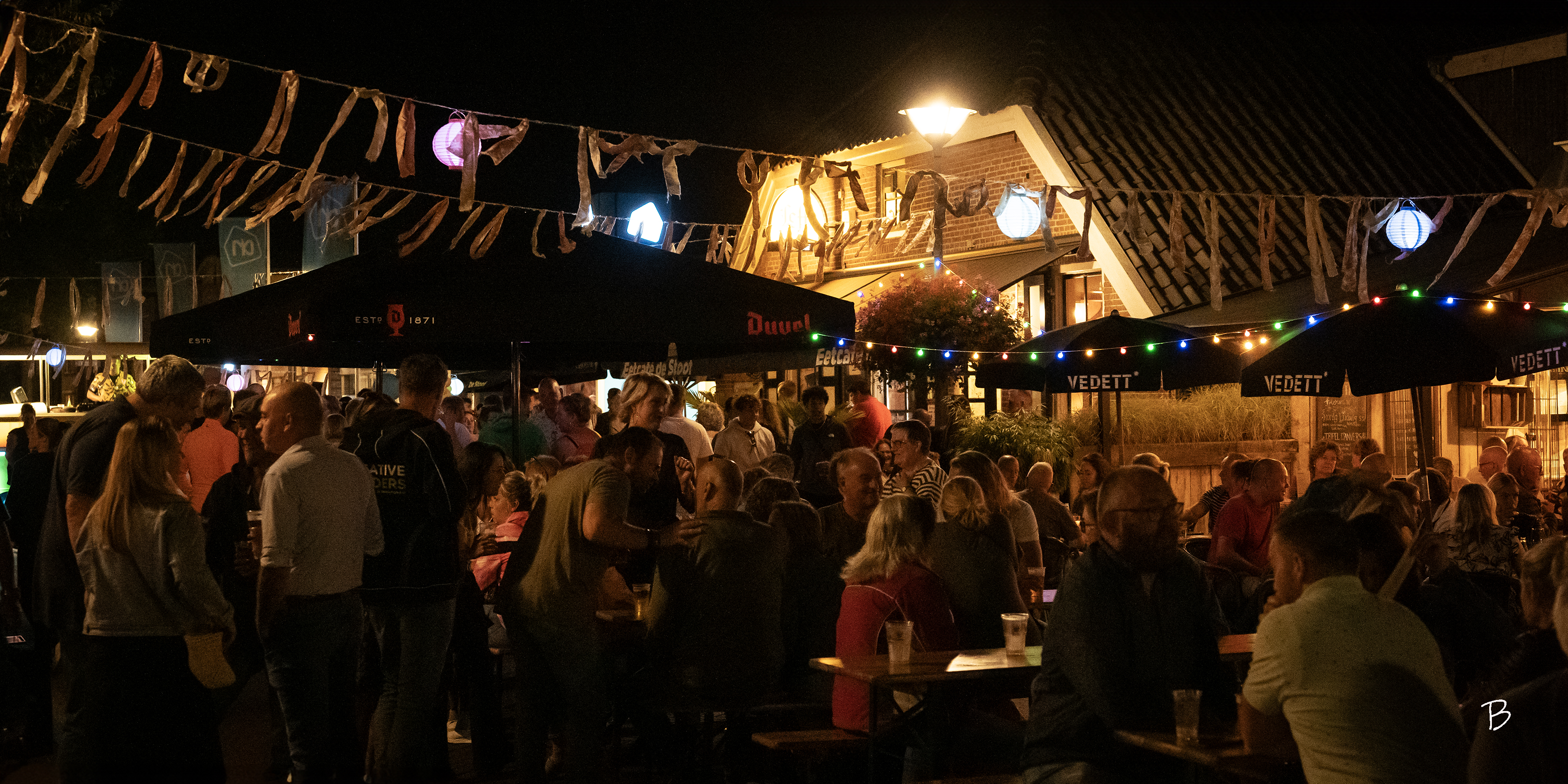 Foto: Flower Power en Discofeestje: dit was de Nacht van Nunspeet 2024