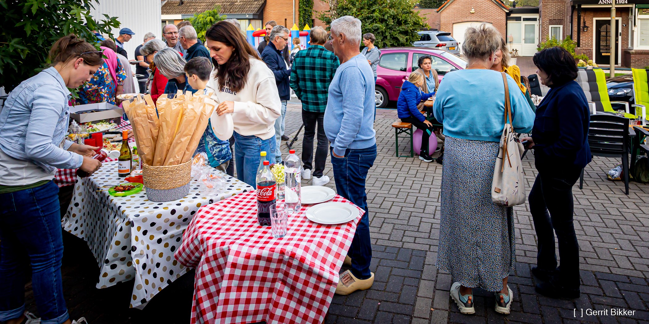 Foto: Buurtfeest Bergakkerweg en het Dorpspad voor verbinding
