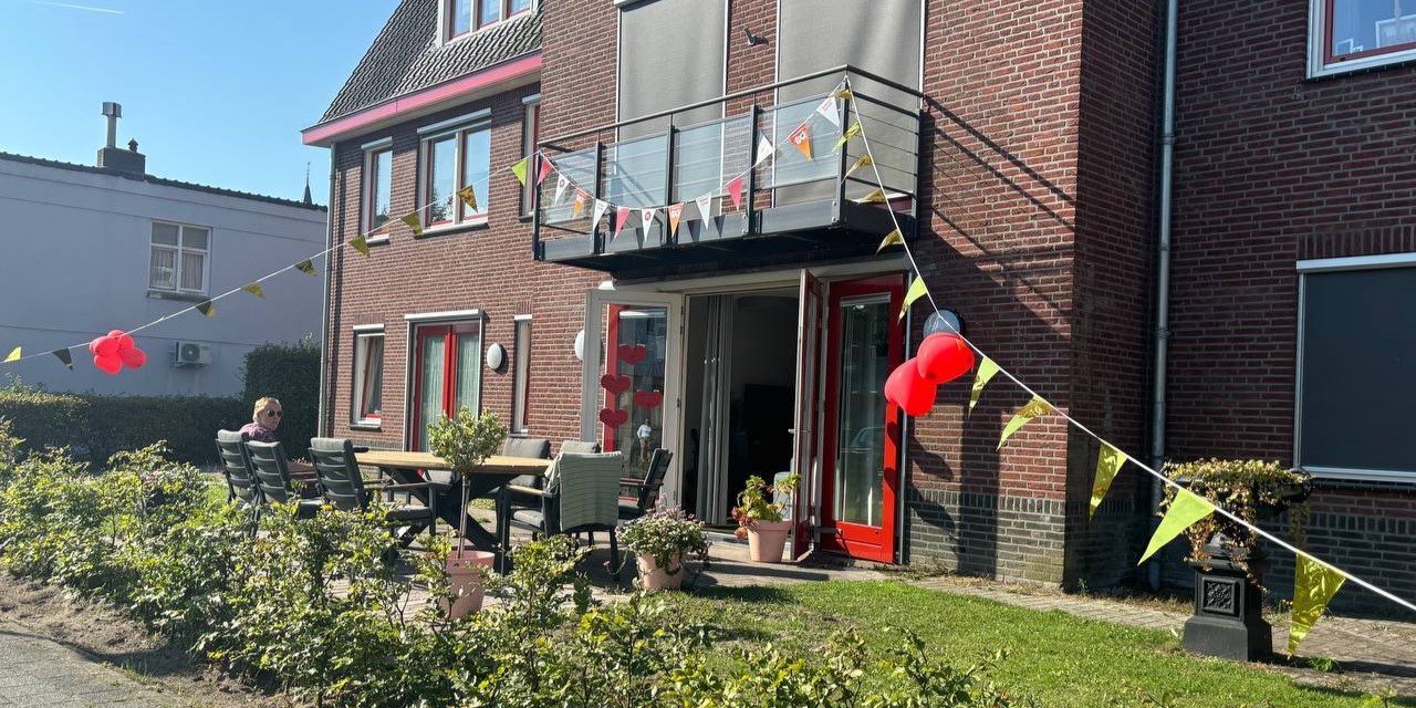 Foto: Burendag bij Philadelphia aan de Laan: ‘Een stap verder dan alleen zwaaien’