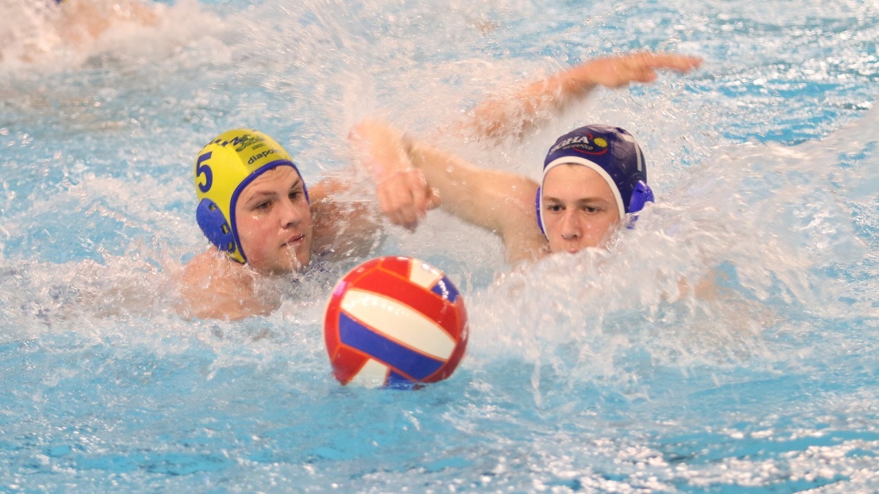 Foto: Valse start waterpolomannen Nunspeet