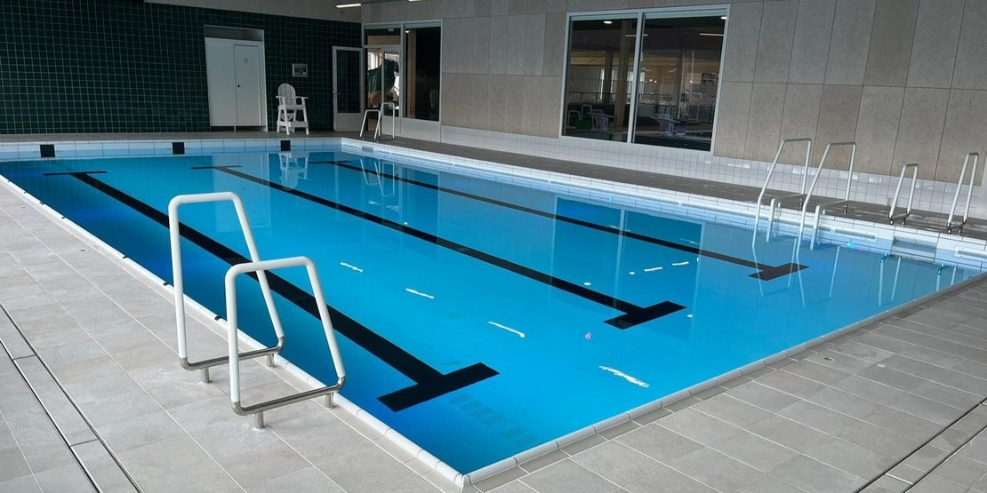 Foto: Algen in chloorvrij bad De Wiltsangh: ‘Systeem valt daardoor niet in het water’