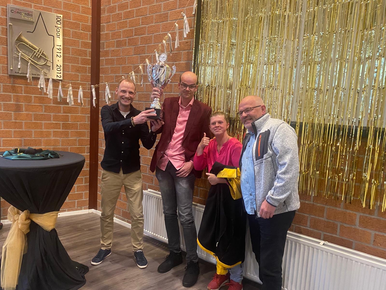 Foto: Jan Willem Koopman-trofee uitgereikt in Elburg: ‘Het doet wat met me’