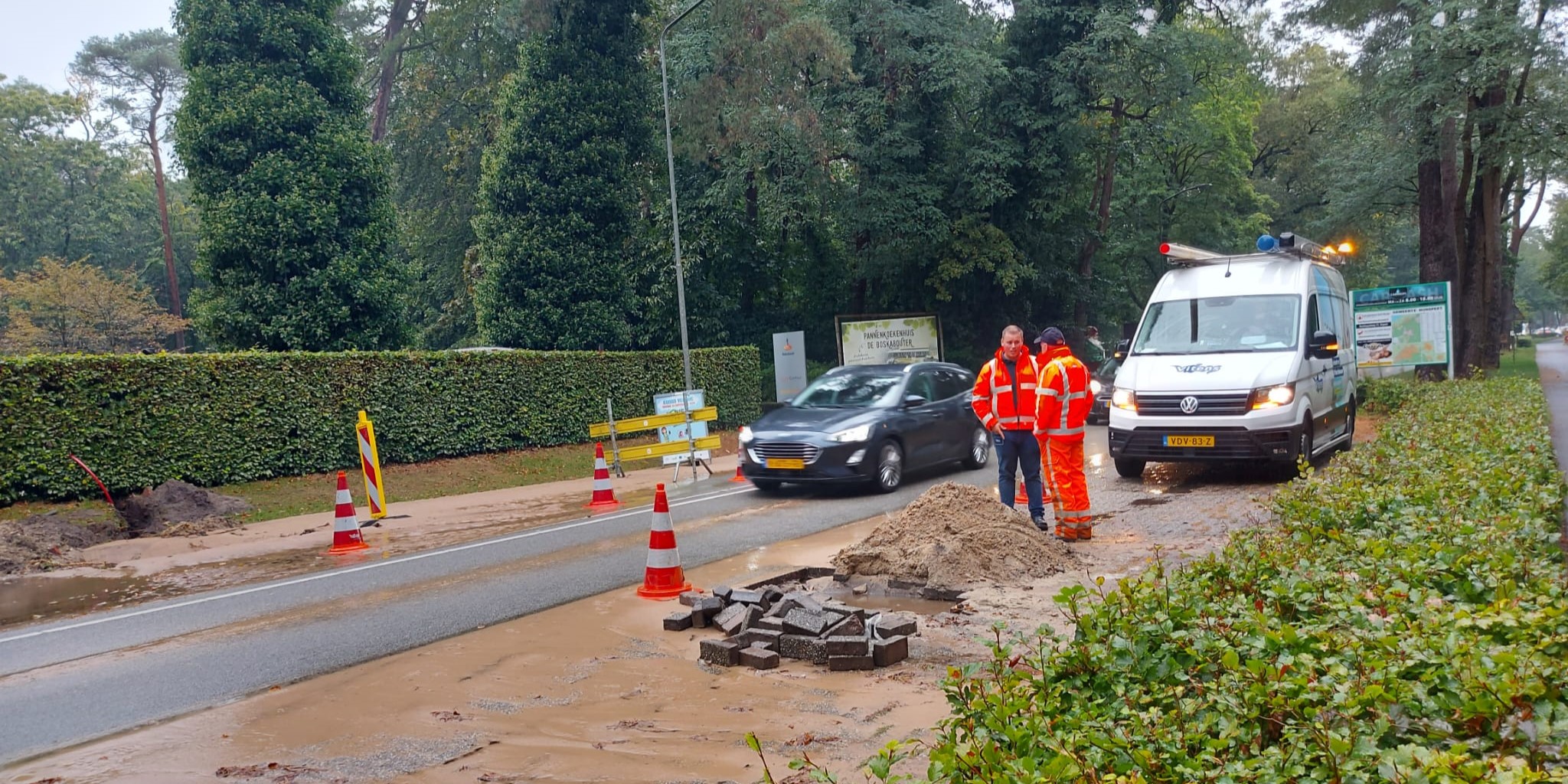 Foto: Leidingbreuk door aanleg van glasvezel
