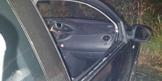 Foto: Getuigen gezocht na autoinbraken bij sporthal Elspeet: laptops gestolen