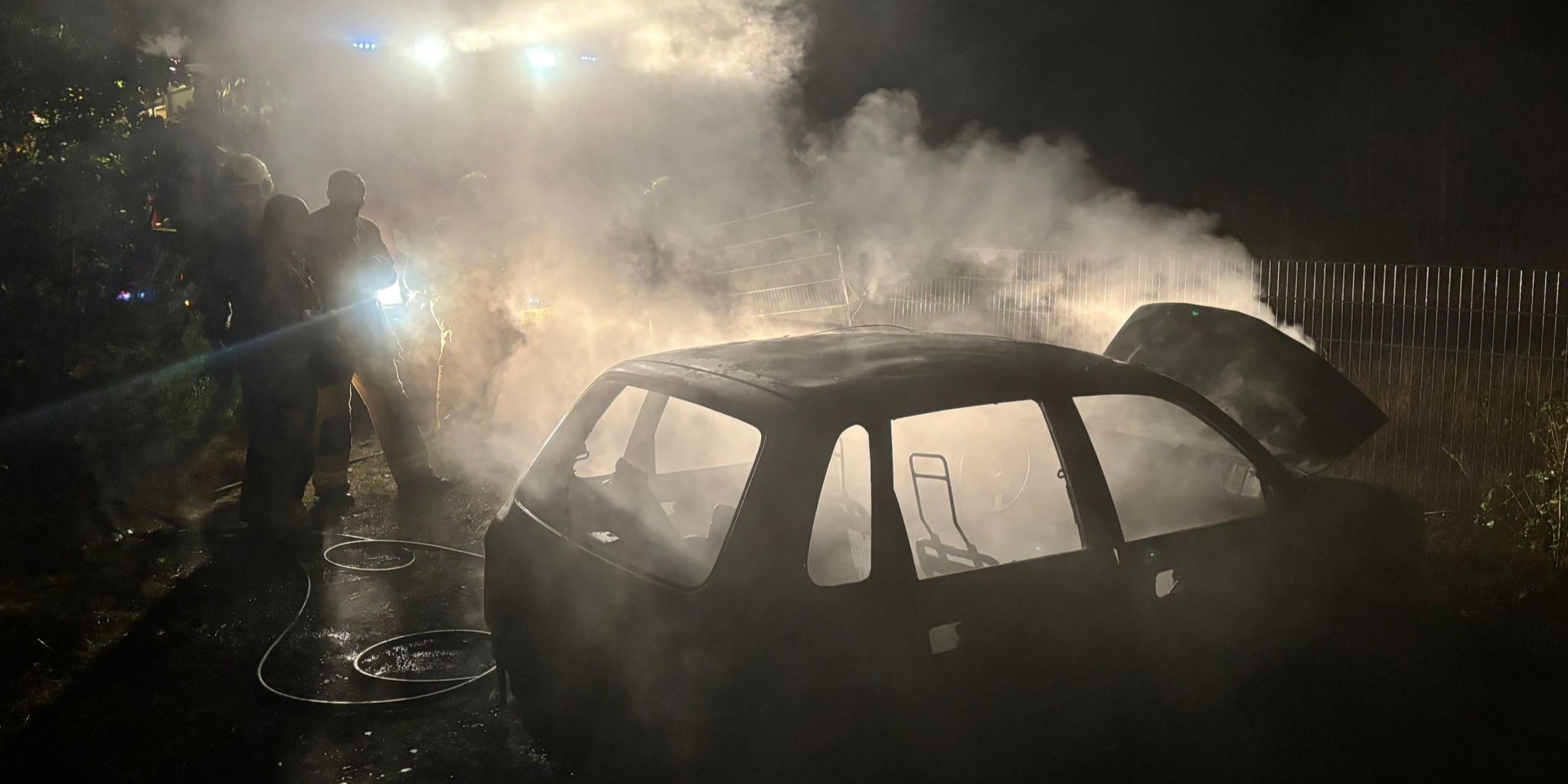Foto: Auto uitgebrand aan Klaterweg in Doornspijk