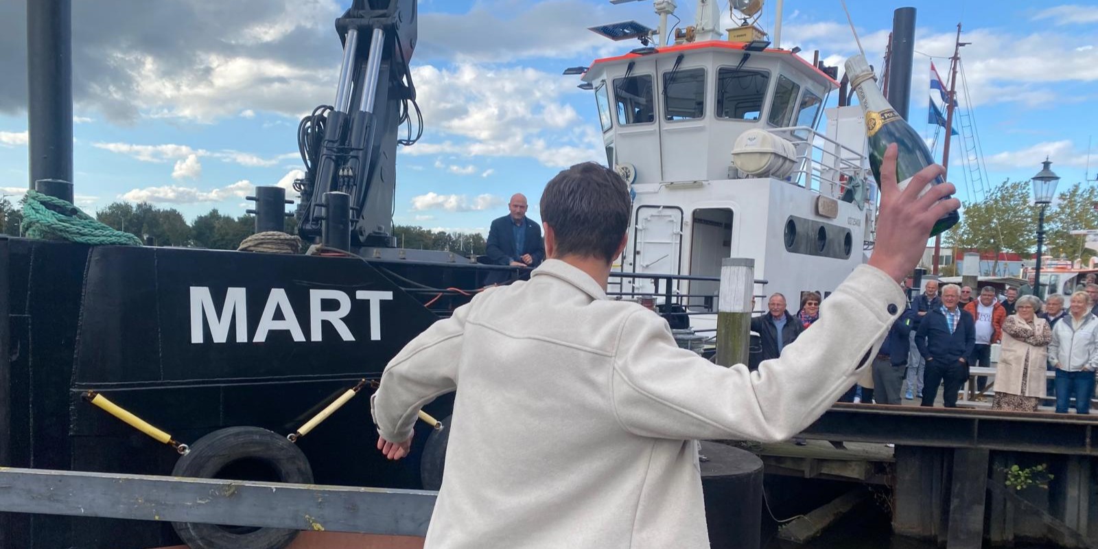 Foto: Doop van schip ‘Multicat Mart’ in haven van Elburg: “Mega trots”