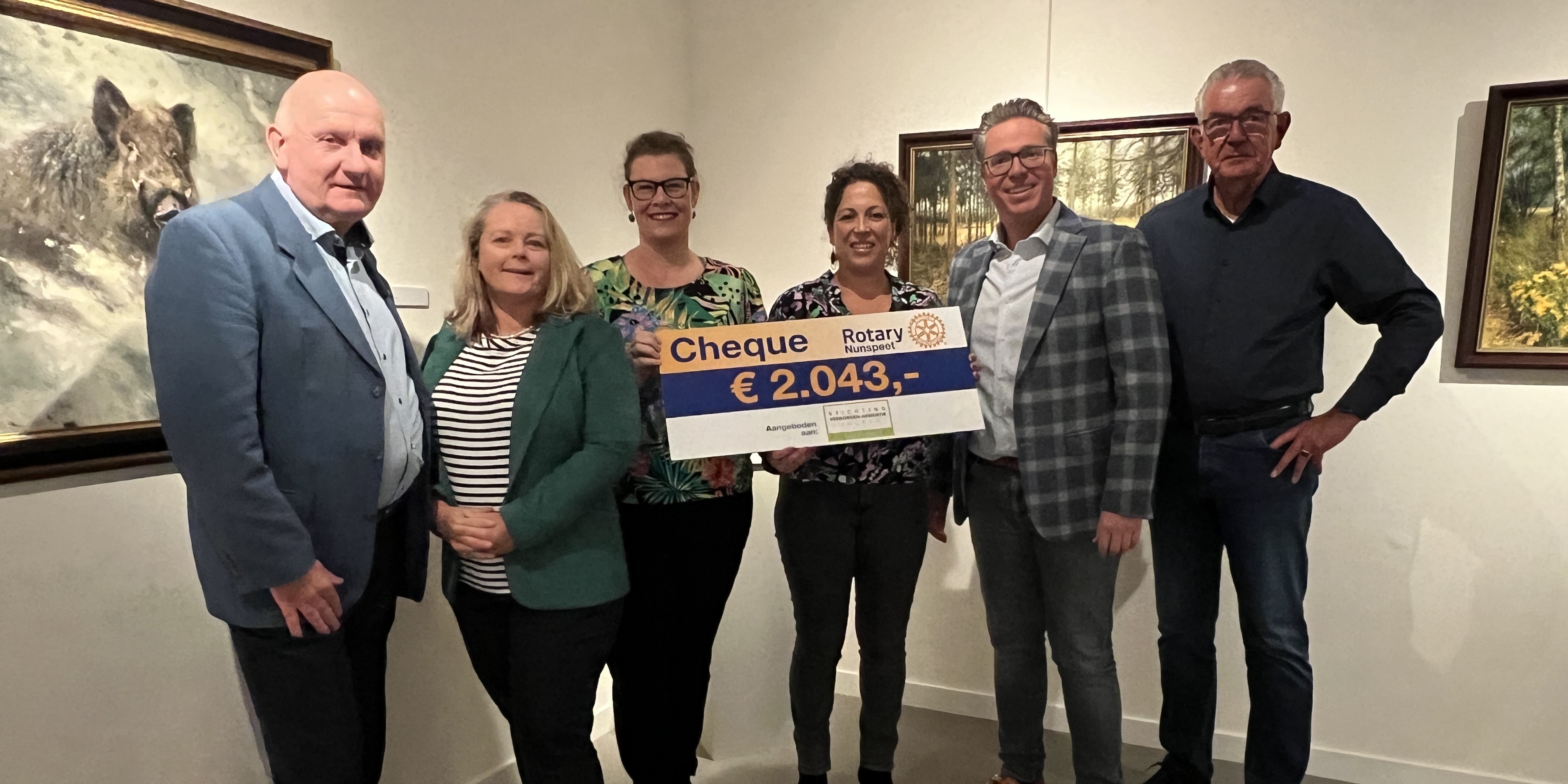 Foto: Rotary Nunspeet doneert opbrengst veiling aan Stichting Verborgen Armoede