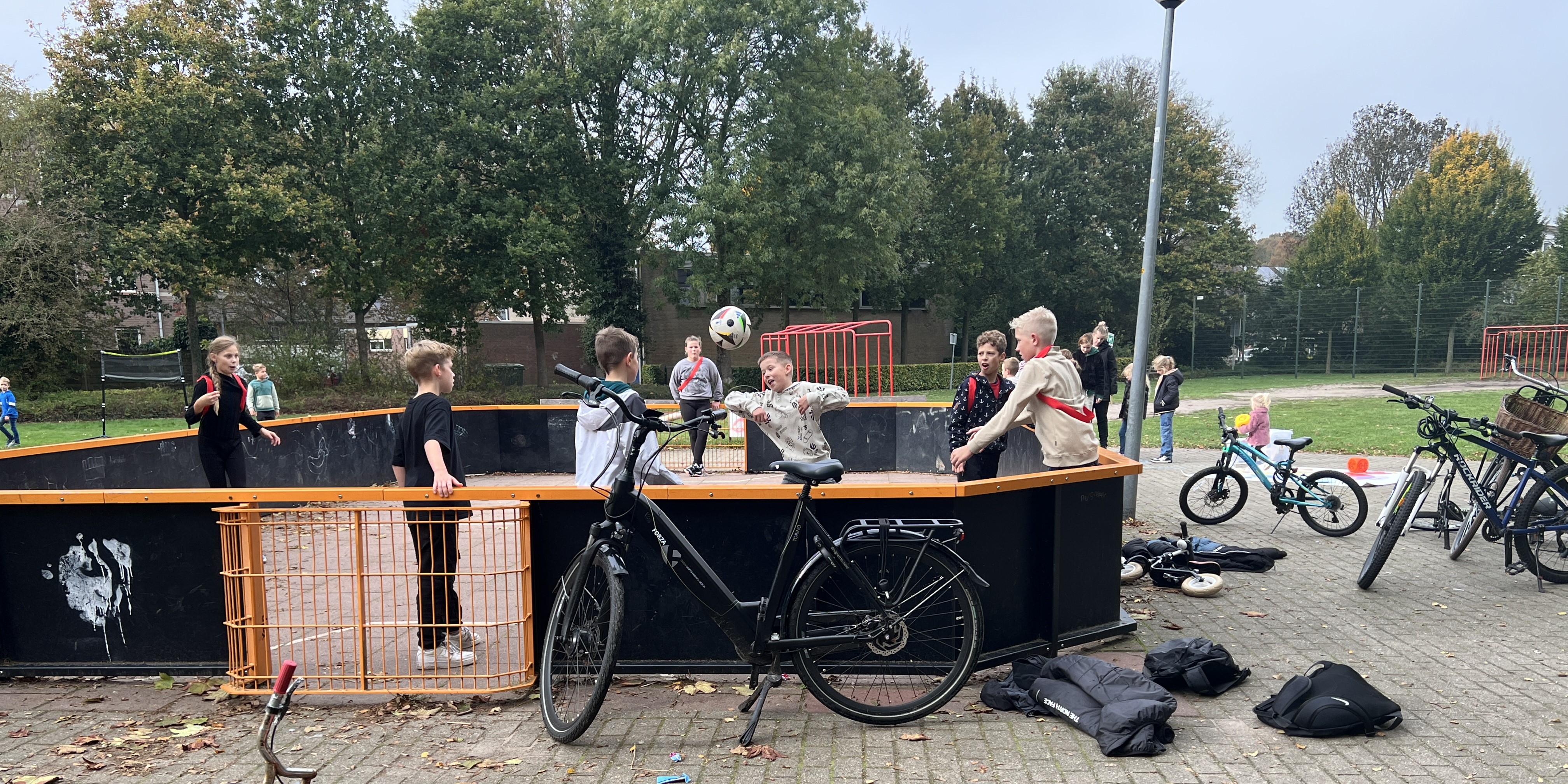 Foto: Eerste 'buitenspelen in de wijk' smaakt naar meer