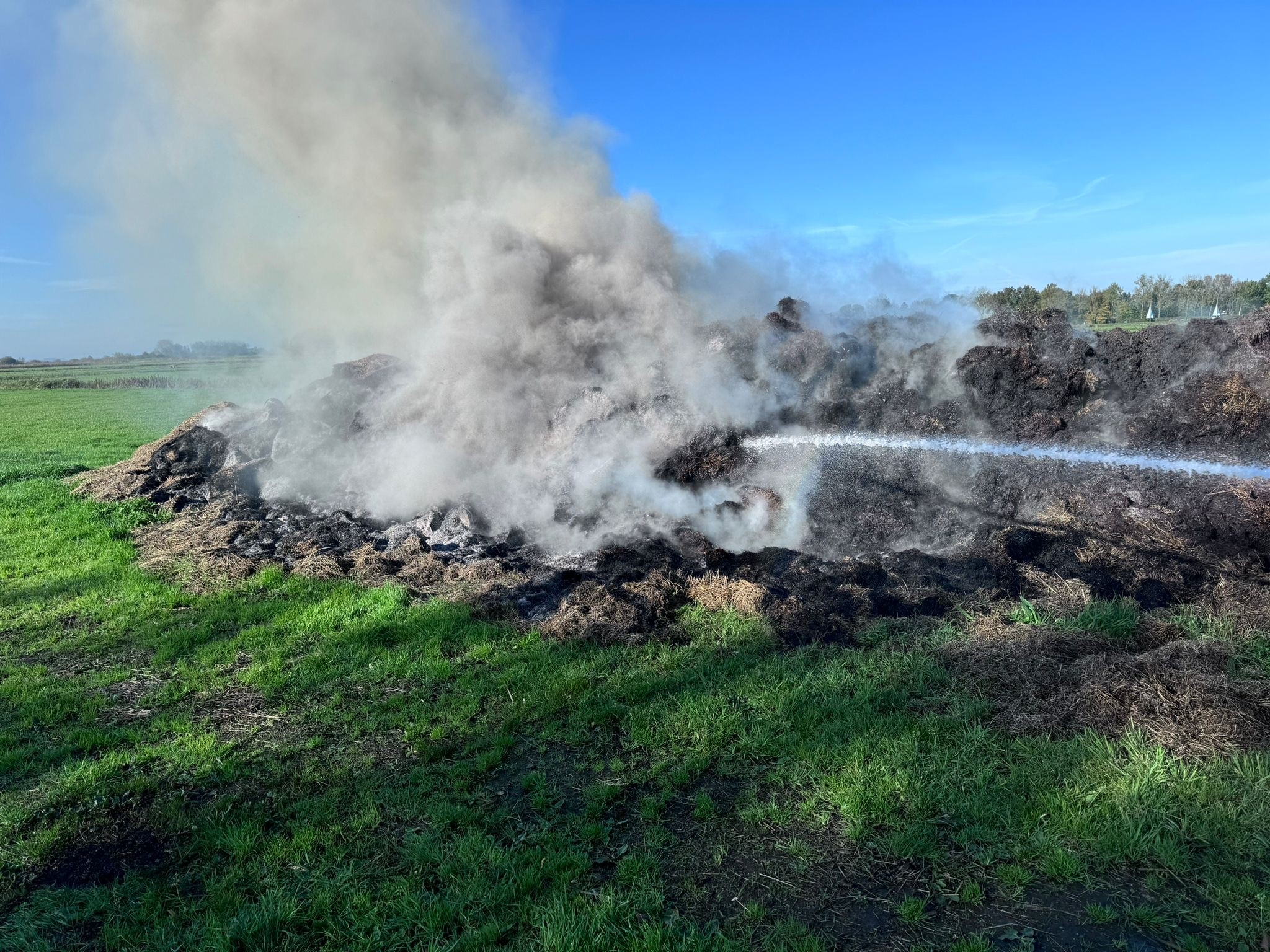 Foto: Slootafval vat vlam