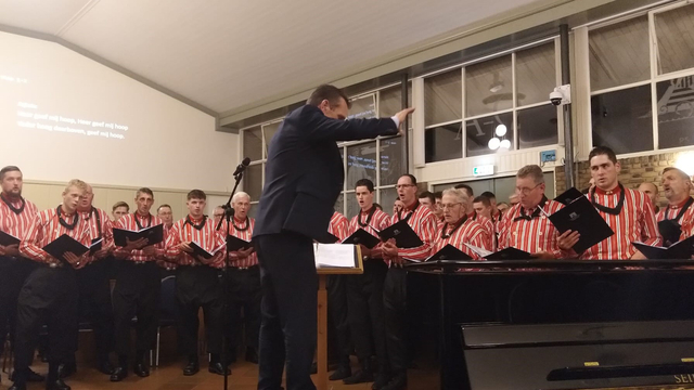 Foto: Optreden mannenkoor ‘Eiland Urk’ in Uddel