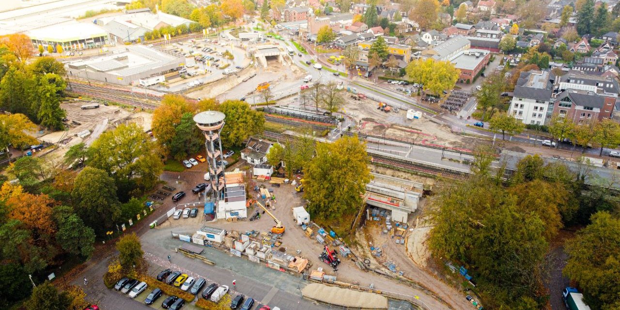 Foto: Interview met wethouder van de Bunte over stationsomgeving: "Weekend 15-17 november moet het gebeuren!"