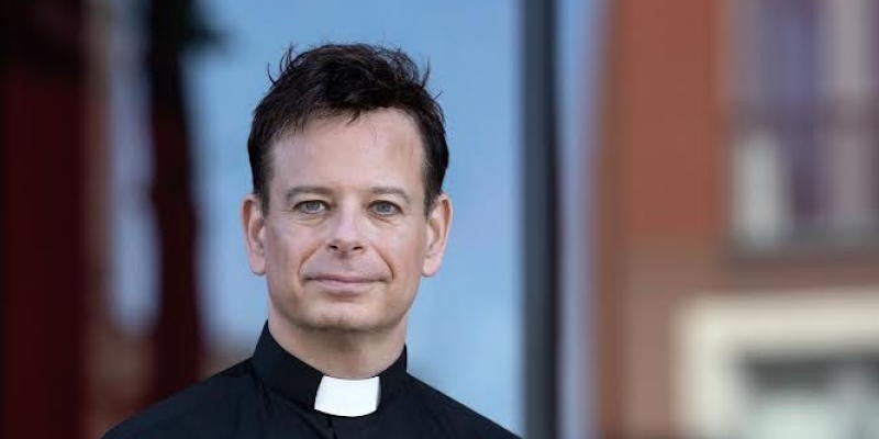 Foto: ‘Hoe kun je dominee zijn én trouwen met een man?'