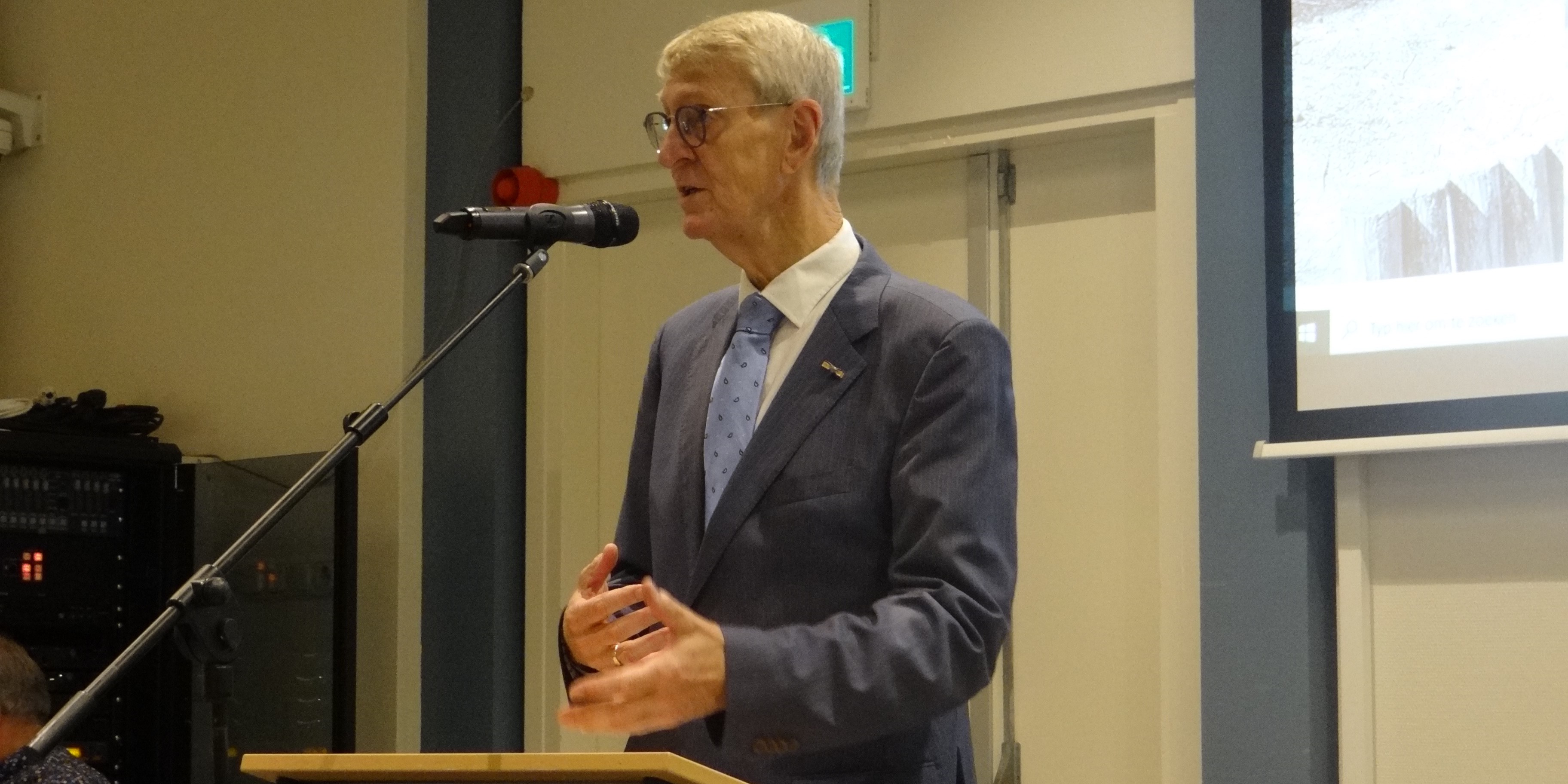 Foto: Herdenking gefusilleerde onderduikers Het Verscholen Dorp: 'Wij zijn het verhaal'