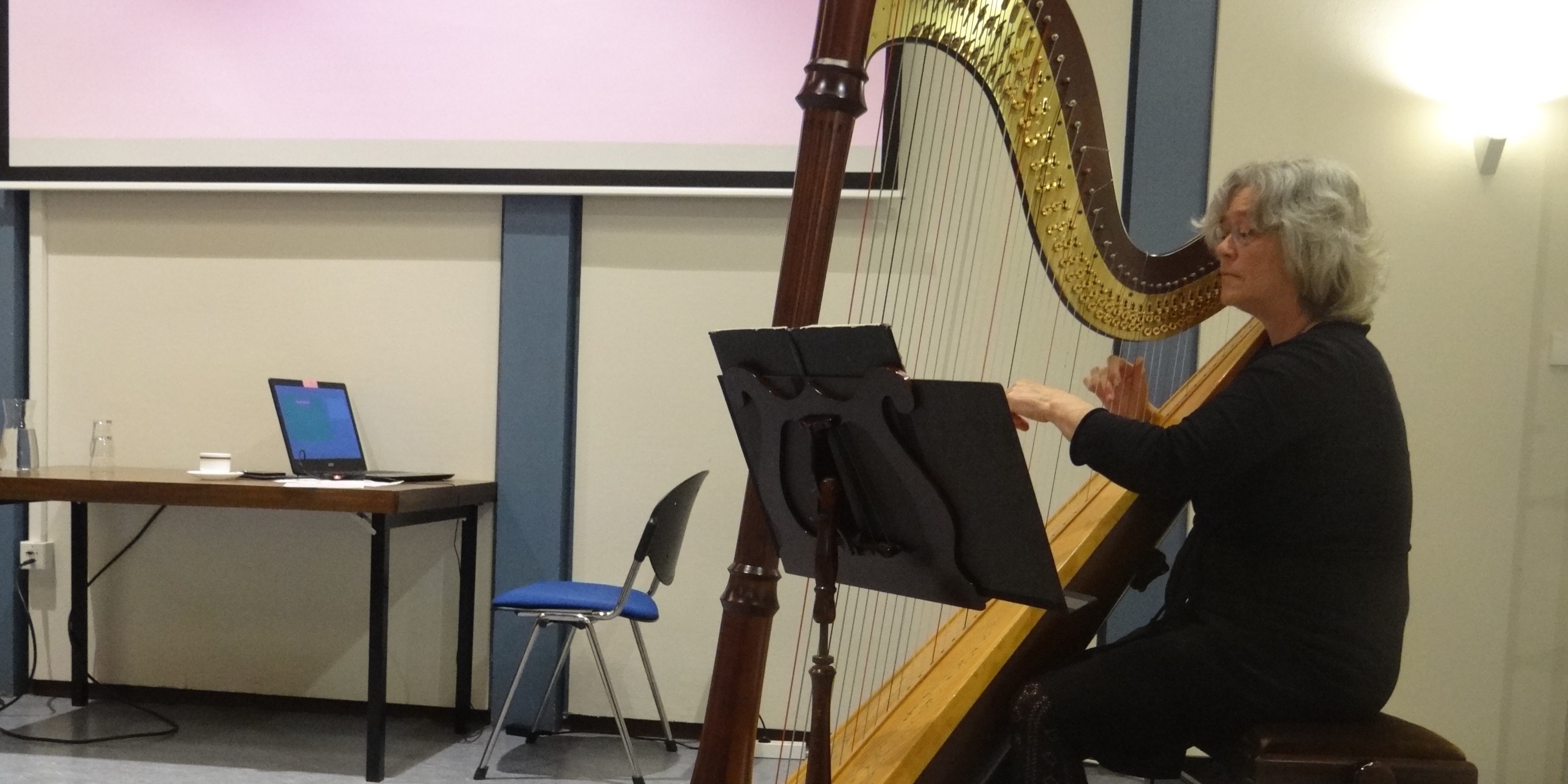 Foto: Herdenking gefusilleerde onderduikers Het Verscholen Dorp: 'Wij zijn het verhaal'