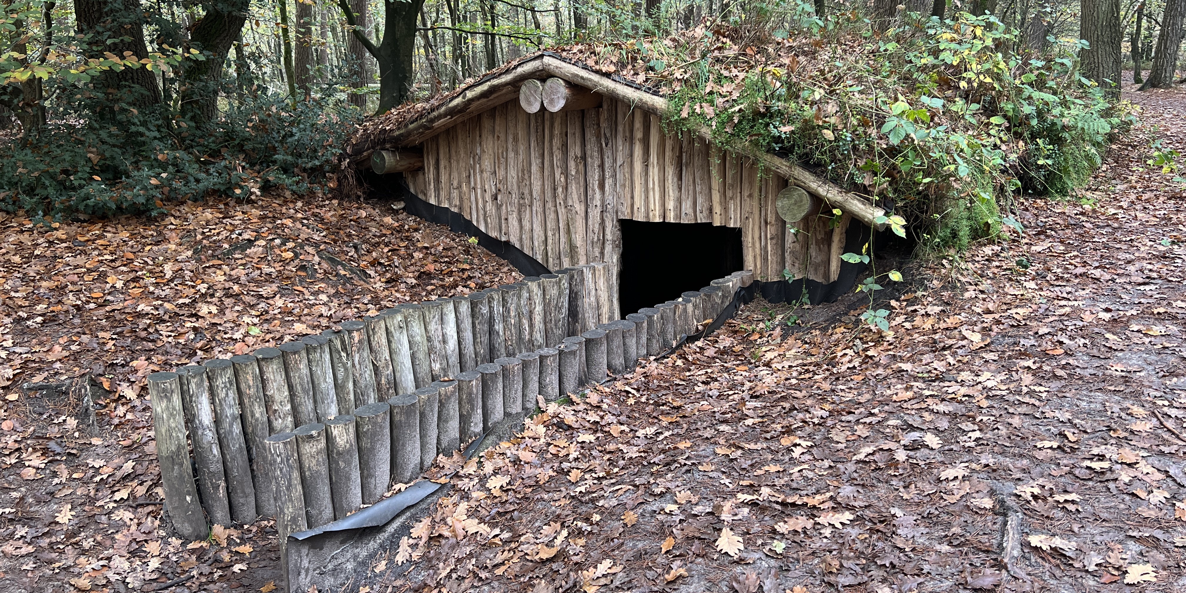 Foto: Herdenking gefusilleerde onderduikers Het Verscholen Dorp: 'Wij zijn het verhaal'