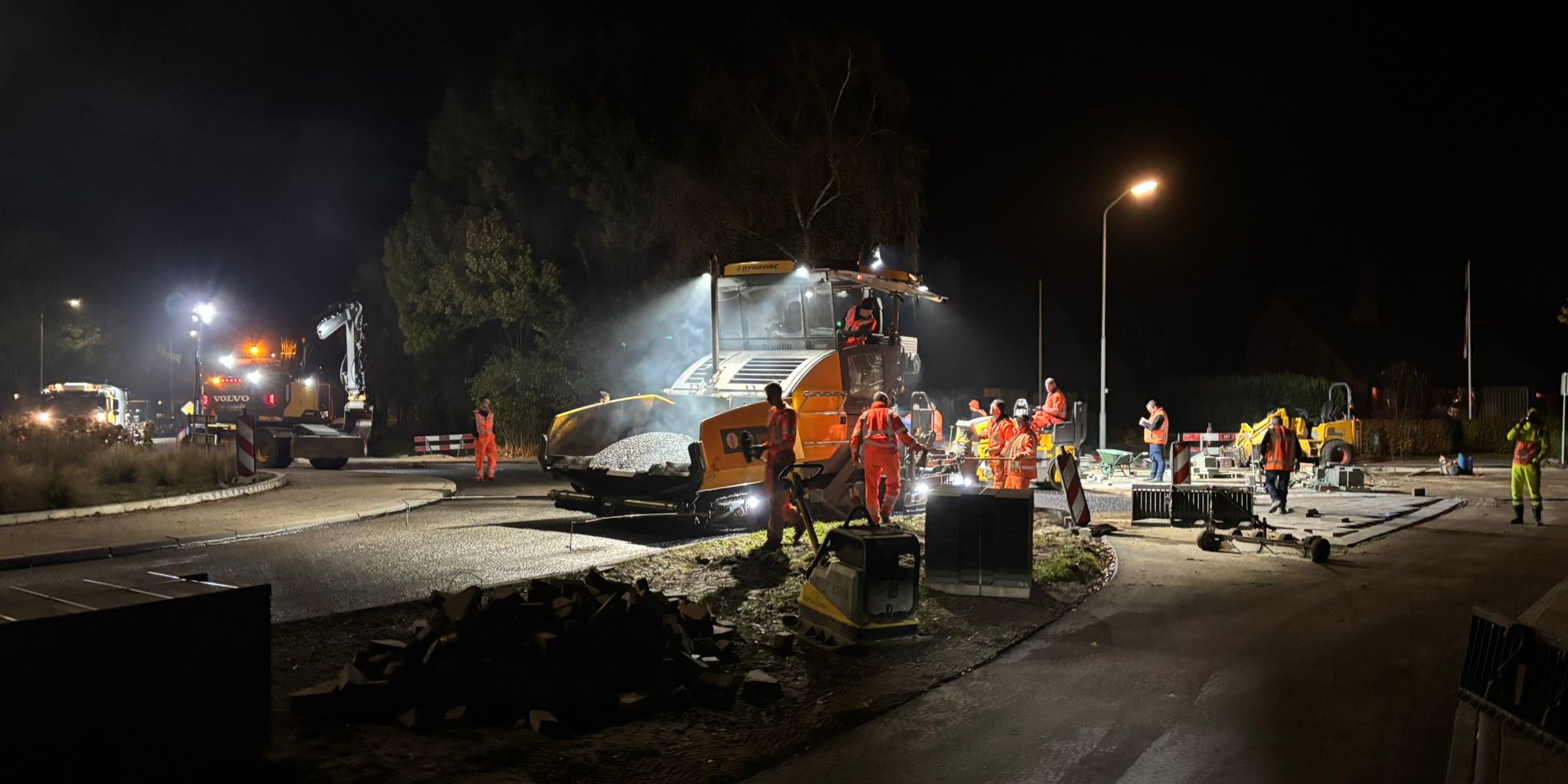 Foto: Nieuwe asfaltlaag over de Elburgerweg