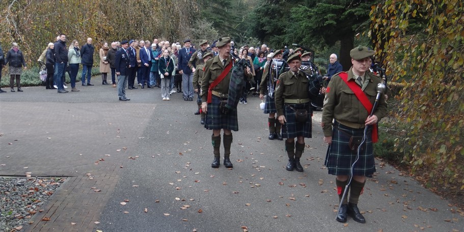 Foto: Sfeervolle herdenking Poppy Day (Remembrance Day)