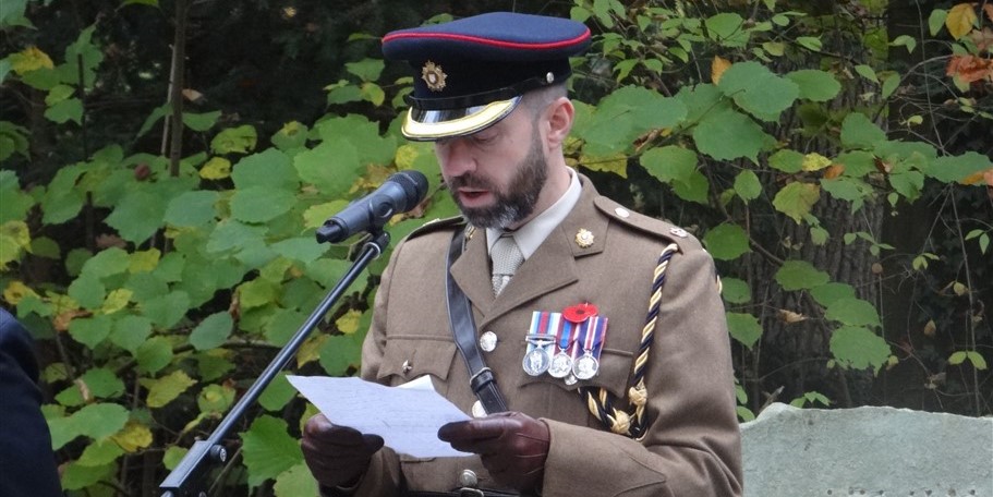 Foto: Sfeervolle herdenking Poppy Day (Remembrance Day)