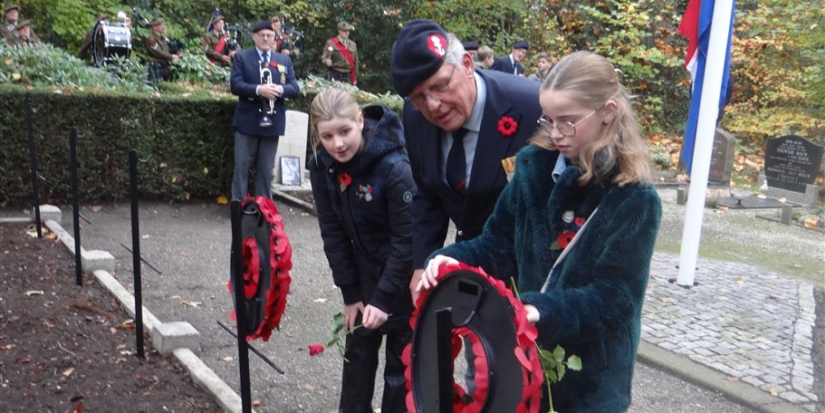 Foto: Sfeervolle herdenking Poppy Day (Remembrance Day)