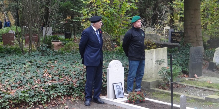 Foto: Sfeervolle herdenking Poppy Day (Remembrance Day)