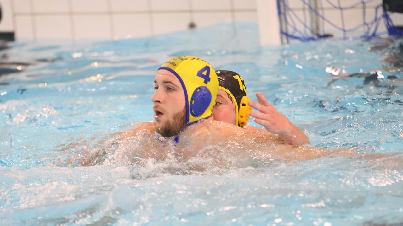 Foto: Fysiek spelend De Rijn te sterk voor Nunspeet