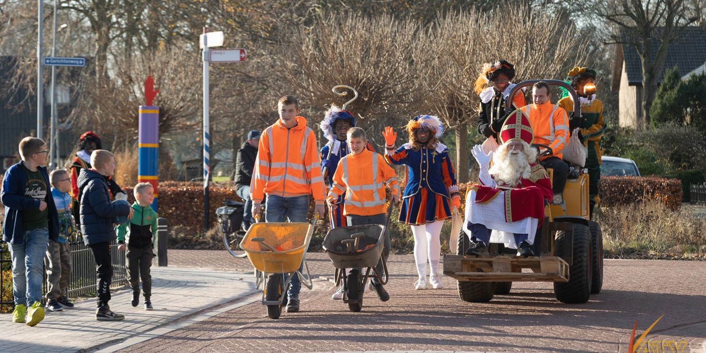 Foto: Sinterklaas groots onthaald op de Hoge Enk
