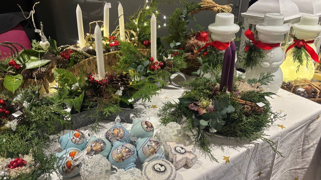 Foto: Kerstmarkt Wijkontmoetingscentrum de Binnenhof met vijftien kramen