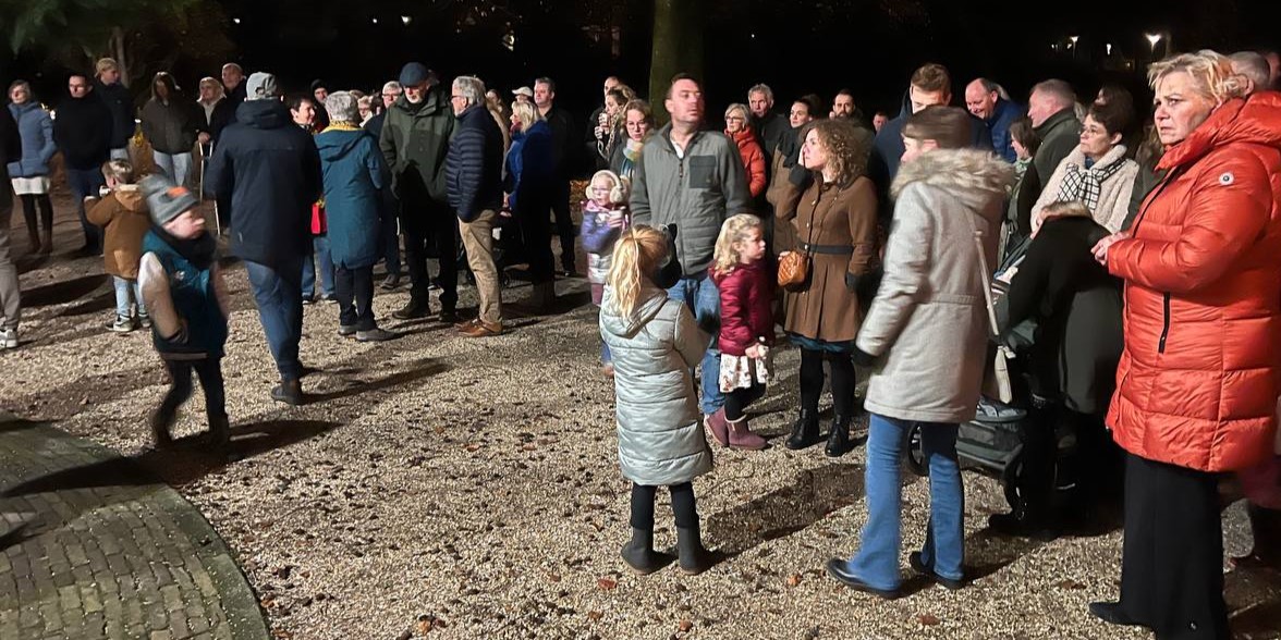 Foto: Veel belangstelling Wereldlichtjesdag Nunspeet 2024 