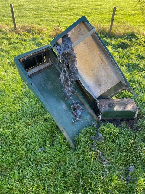 Foto: Vernieling van afvalbakken door zwaar vuurwerk