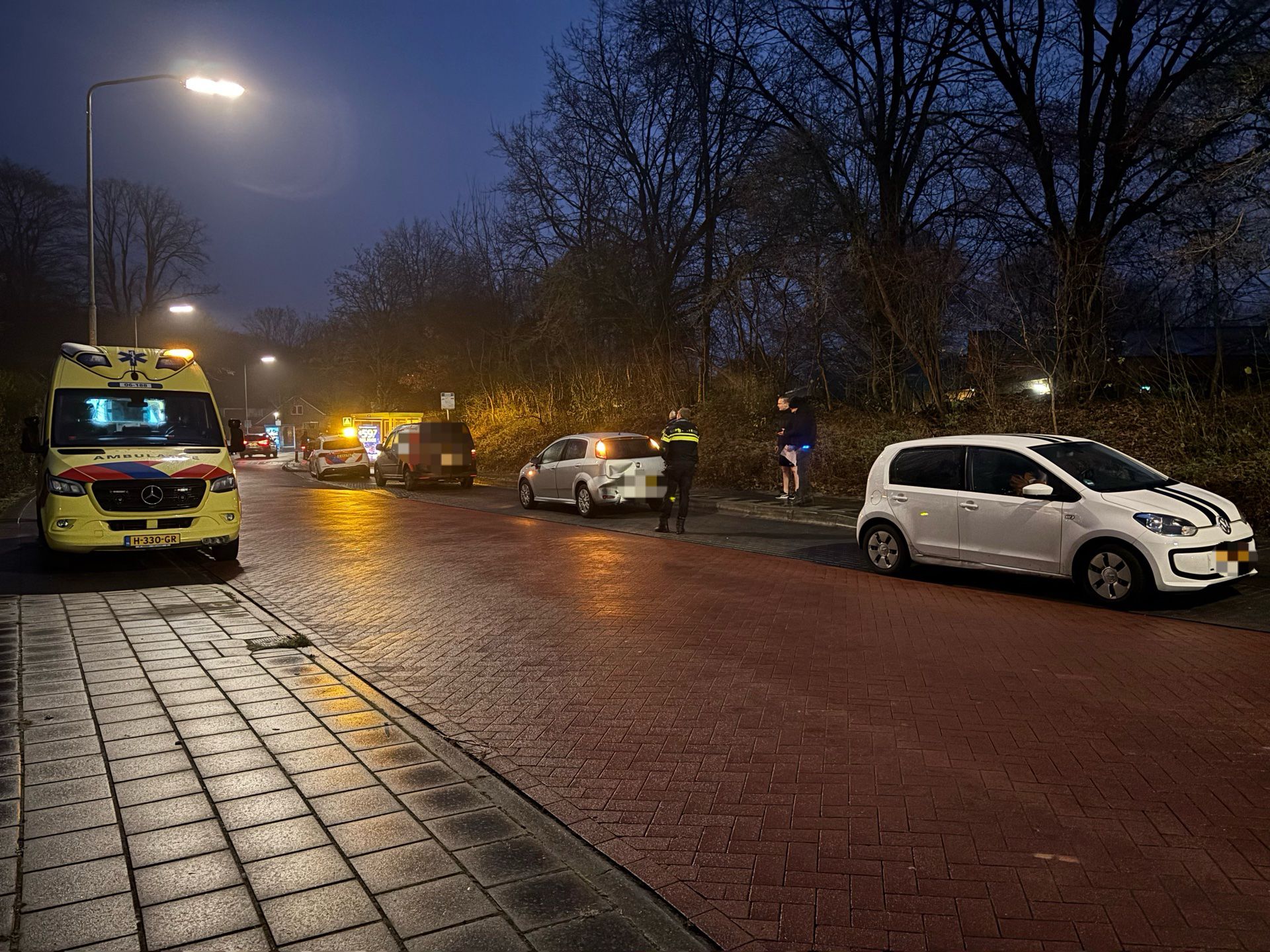 Foto: Aanrijding bij rotonde Oenenburgweg