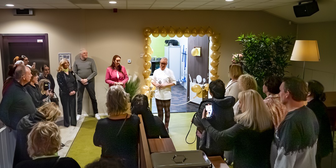 Foto: Feestelijke opening keuken voor Kookschool Veluvine