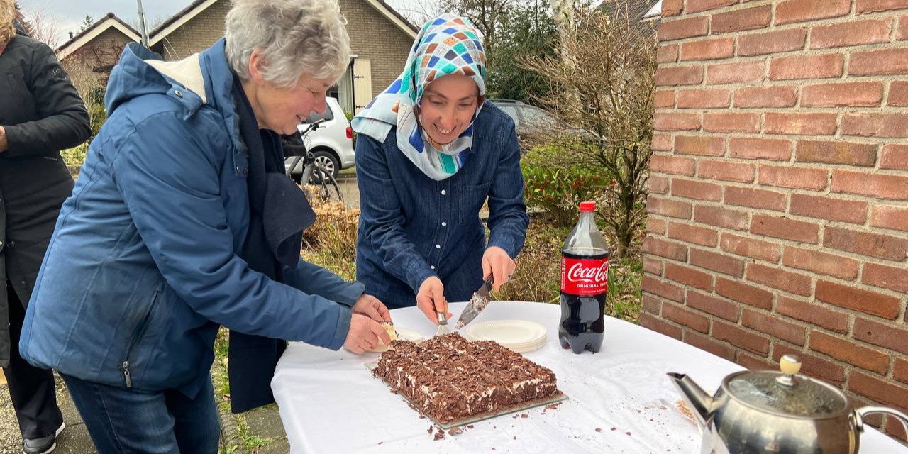 Foto: Onthulling nieuw BuurtBankje in Nunspeet