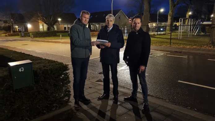 Foto: Bezwaar vanuit bewoners tegen gebruik klinkers bij herinrichting Staverdenseweg