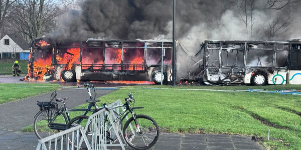 Foto: Brandweer Oldebroek en Elburg schieten te hulp bij brand Walibi