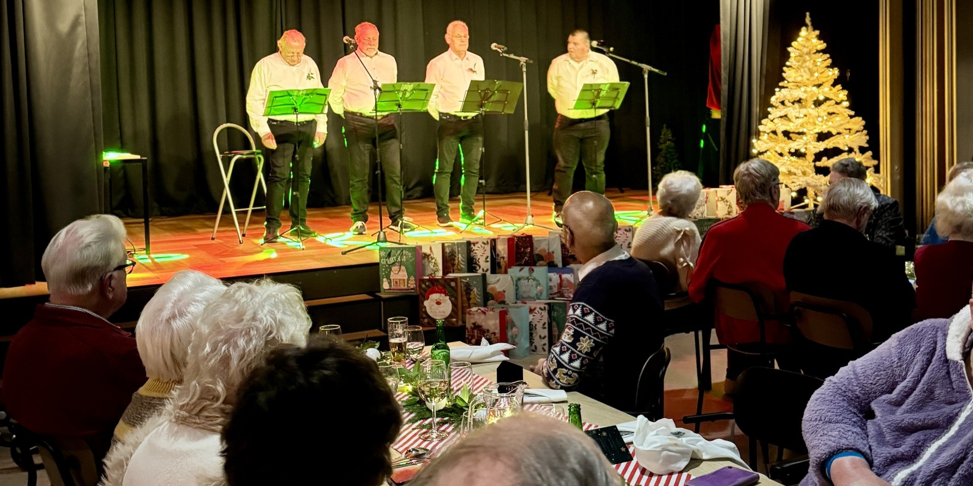 Foto: MFC De Roef: Pre-Kerstdiner tegen eenzaamheid groot succes