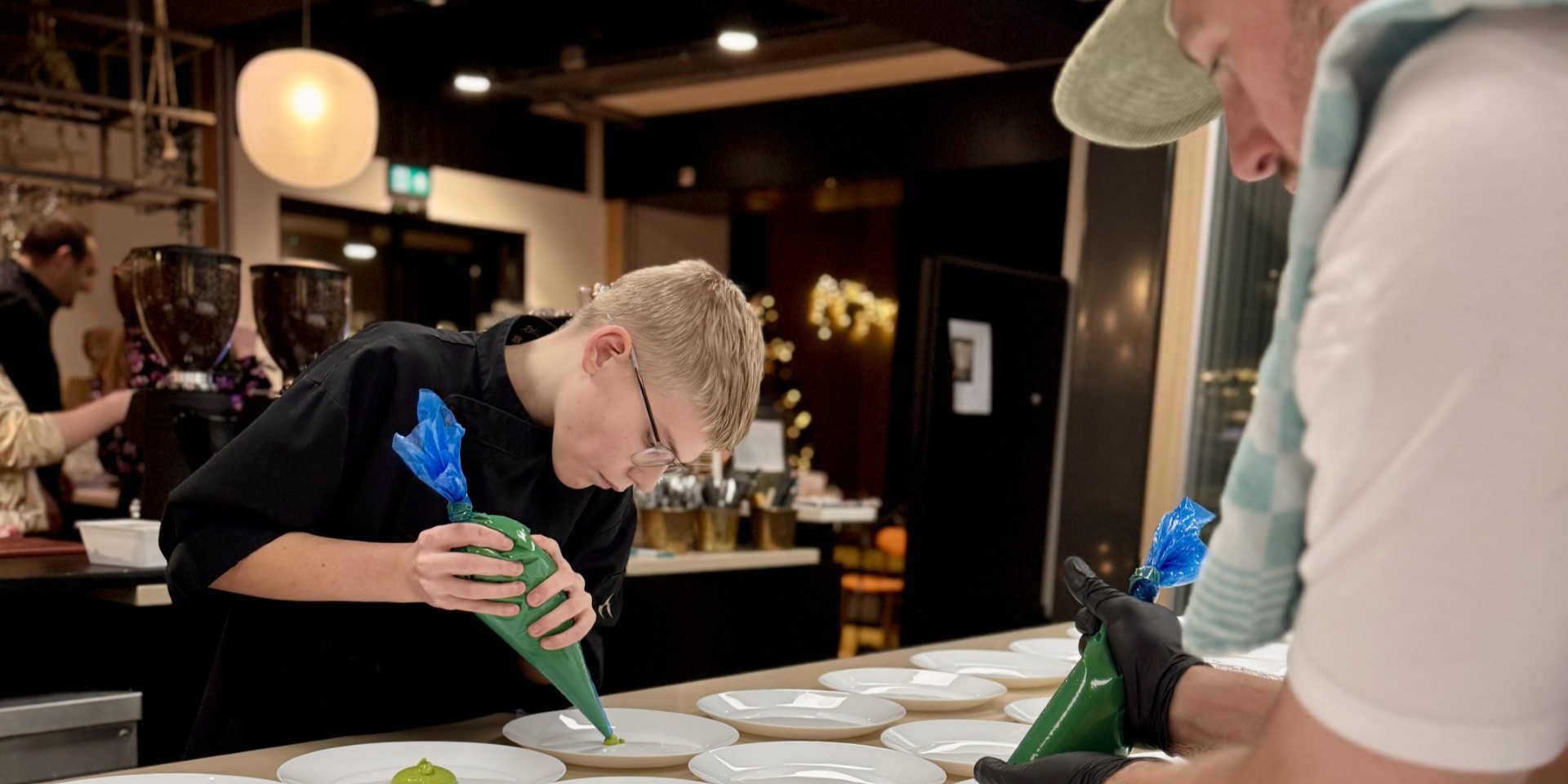 Foto: MFC De Roef: Pre-Kerstdiner tegen eenzaamheid groot succes