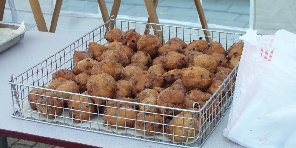 Foto: Hier koop je vers gebakken oliebollen in Nunspeet