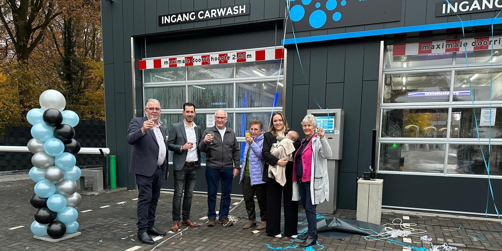 Foto: Open dag van gloednieuwe Carwash Nunspeet van den Hurk