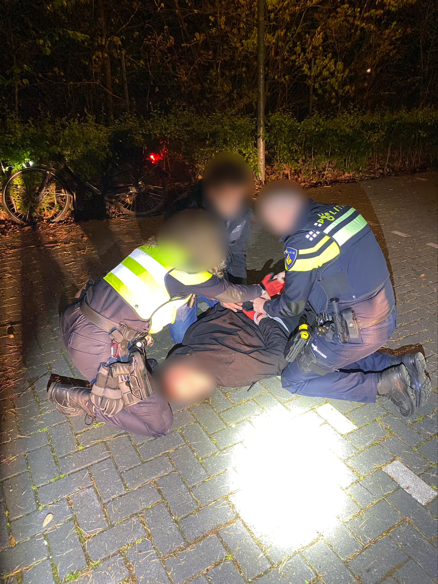 Foto: Fietsendief steelt e-bike van nét de verkeerde