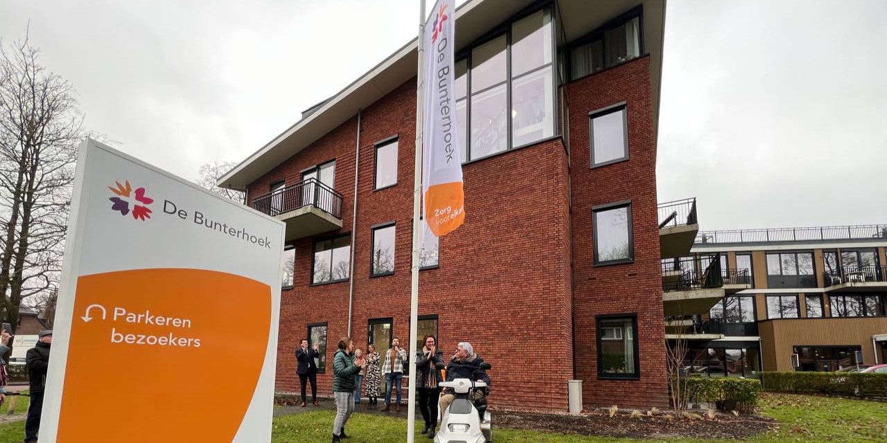 Foto: Nieuwe vlag voor De Bunterhoek 